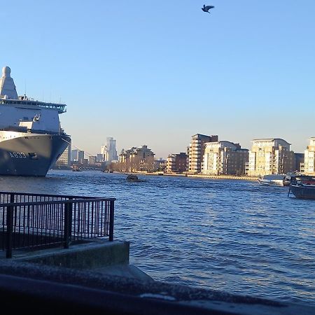 2-Bedroom Flat In Cutty-Sark, Greenwich ! Londen Buitenkant foto