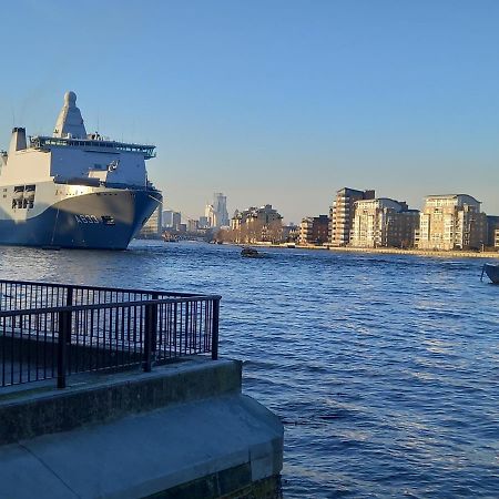 2-Bedroom Flat In Cutty-Sark, Greenwich ! Londen Buitenkant foto