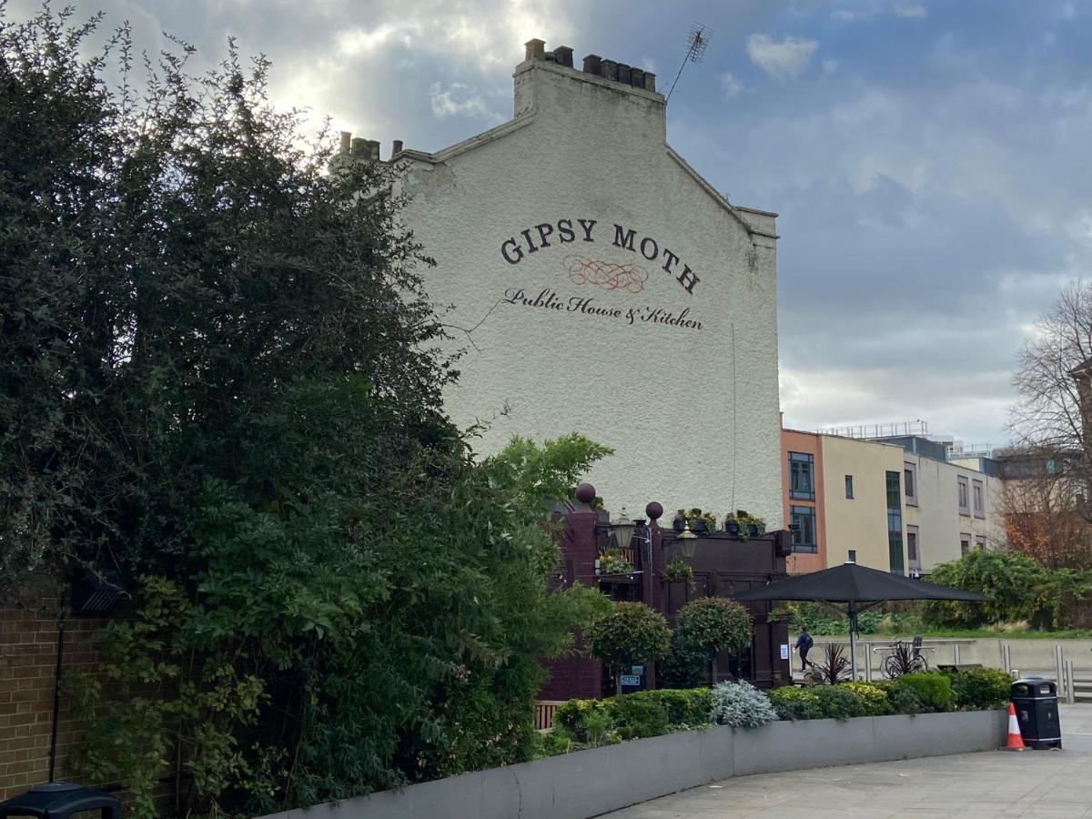 2-Bedroom Flat In Cutty-Sark, Greenwich ! Londen Buitenkant foto