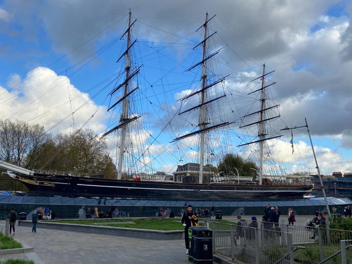 2-Bedroom Flat In Cutty-Sark, Greenwich ! Londen Buitenkant foto