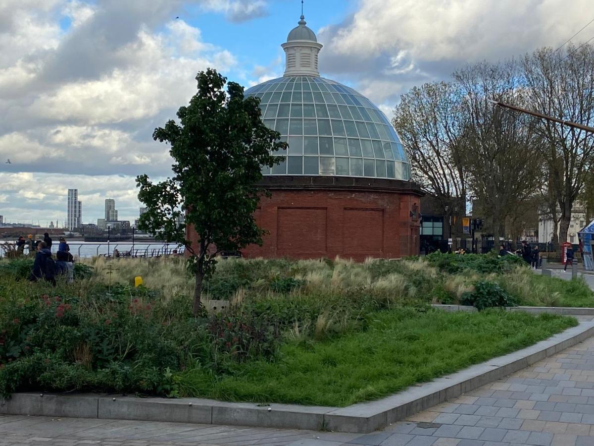 2-Bedroom Flat In Cutty-Sark, Greenwich ! Londen Buitenkant foto