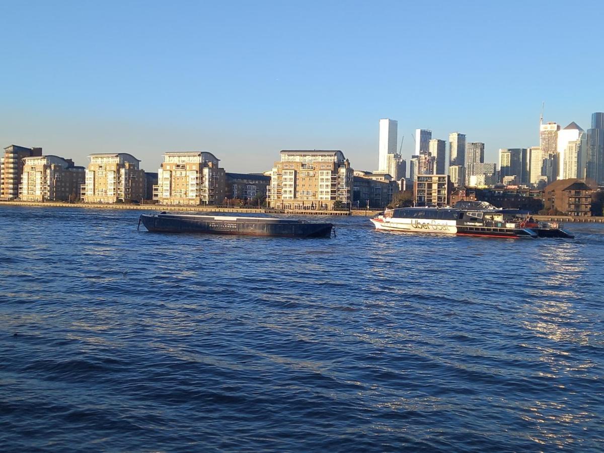 2-Bedroom Flat In Cutty-Sark, Greenwich ! Londen Buitenkant foto