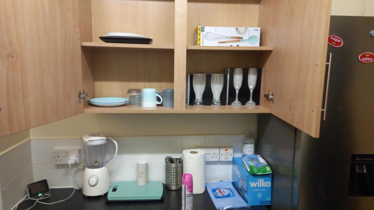 2-Bedroom Flat In Cutty-Sark, Greenwich ! Londen Buitenkant foto