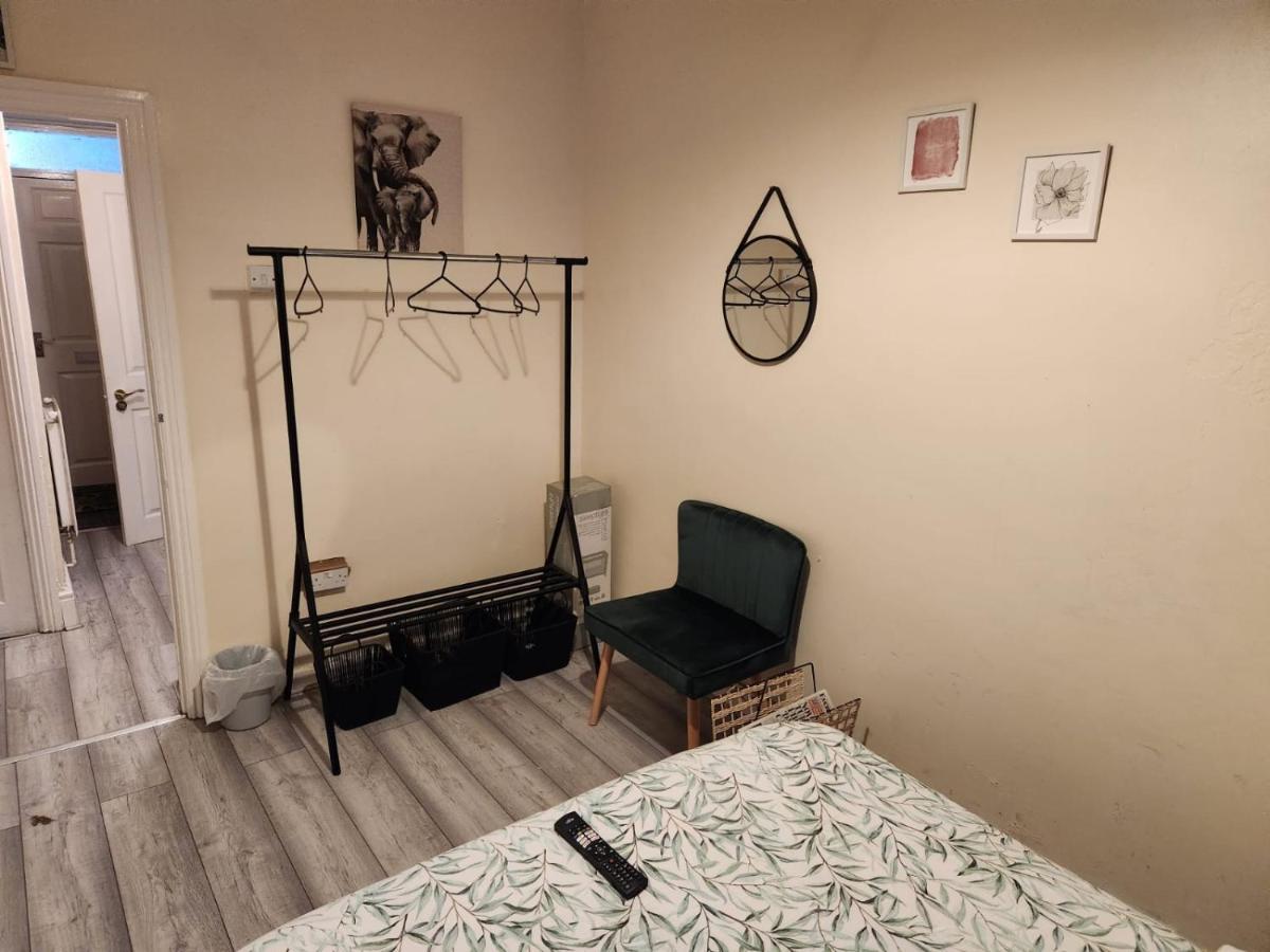 2-Bedroom Flat In Cutty-Sark, Greenwich ! Londen Buitenkant foto