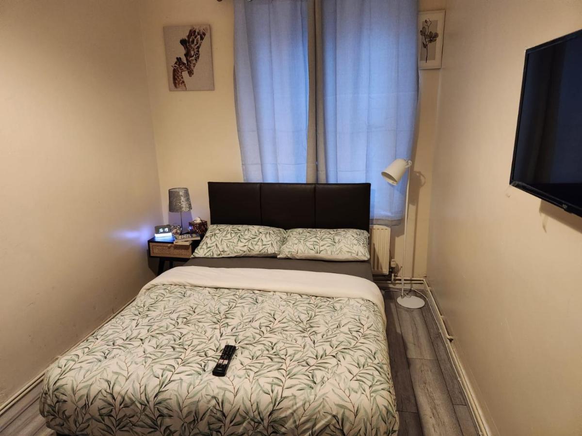 2-Bedroom Flat In Cutty-Sark, Greenwich ! Londen Buitenkant foto