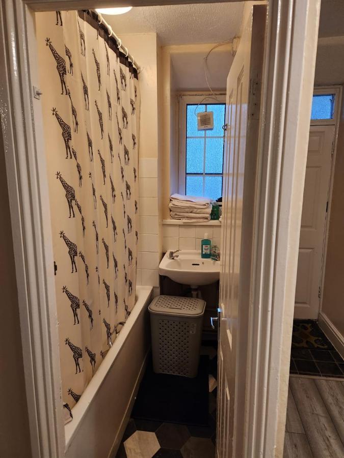 2-Bedroom Flat In Cutty-Sark, Greenwich ! Londen Buitenkant foto
