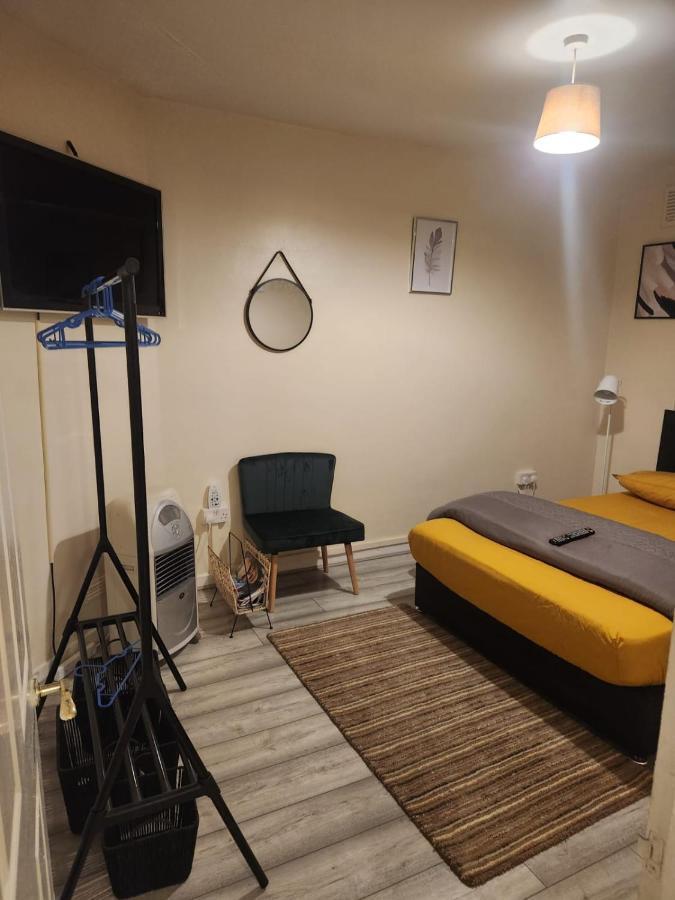 2-Bedroom Flat In Cutty-Sark, Greenwich ! Londen Buitenkant foto